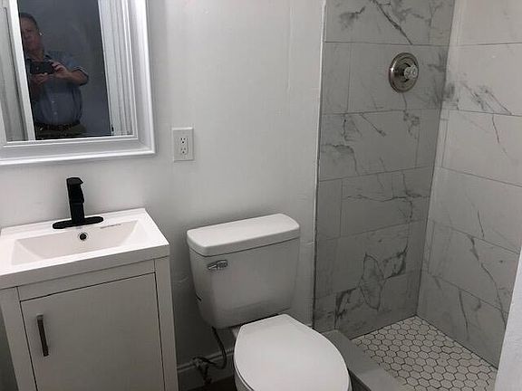 3rd image of 2161 N Seacrest Blvd