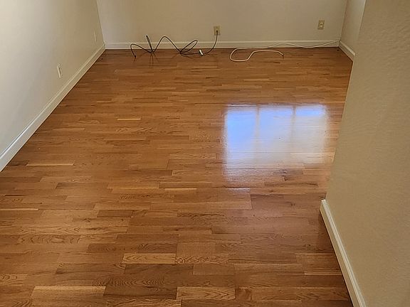 5th image of 2740 College Ave #107