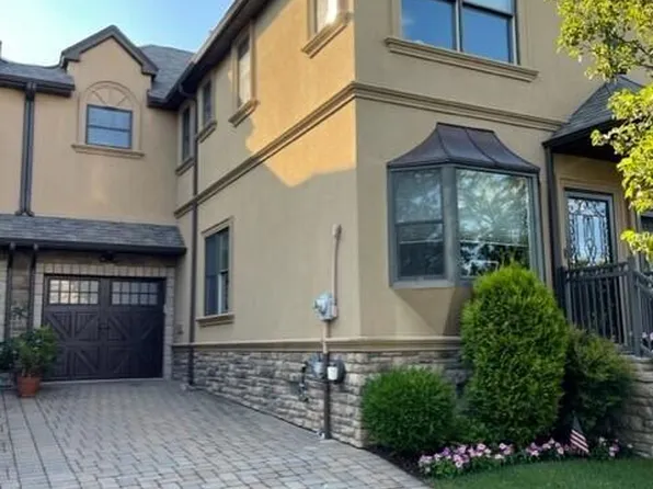 21 Dockside Ln, Staten Island, NY 10308