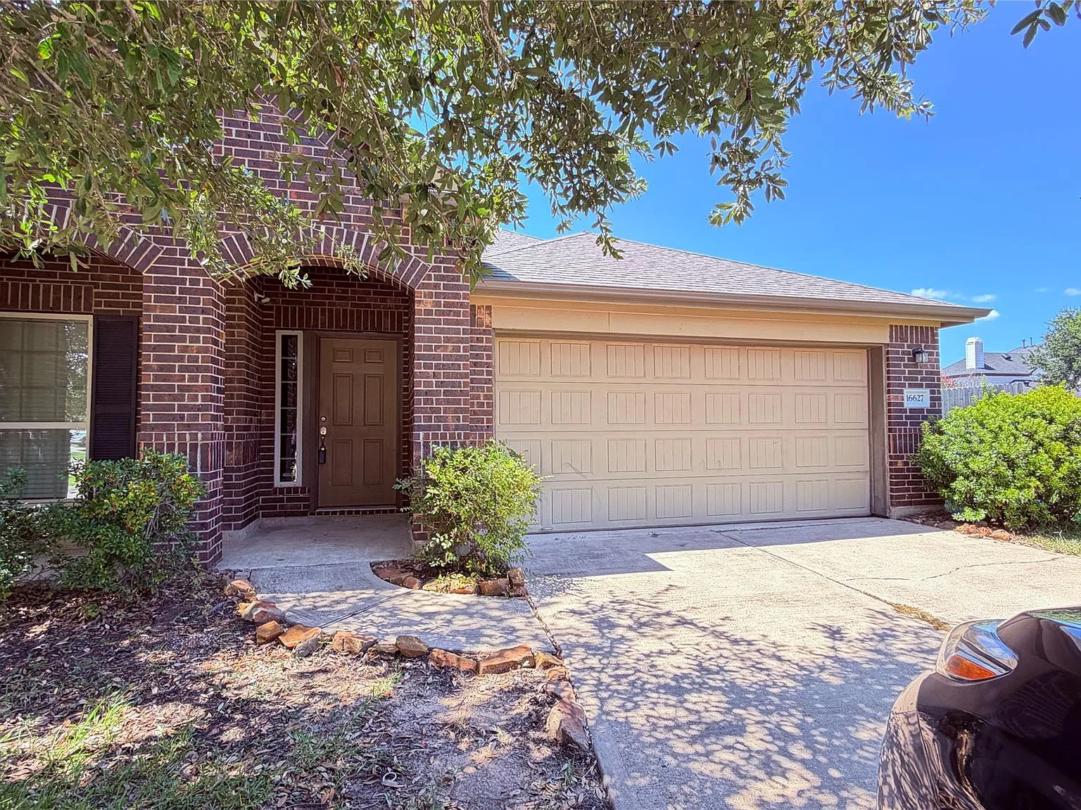 4 bed, 2.0 bath, 1984 sqft, $2,300 — Photo 2