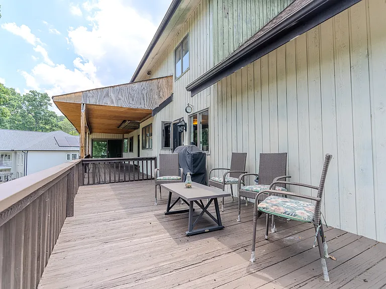 256 Greenbay Rd — Photo 22