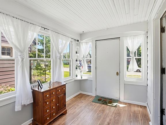 5th image of 587 Wiltshire Rd