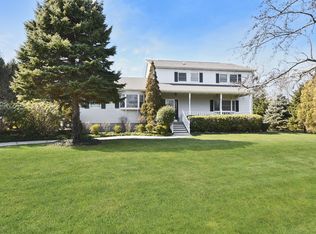300 Indian Neck Ln, Peconic, NY 11958
