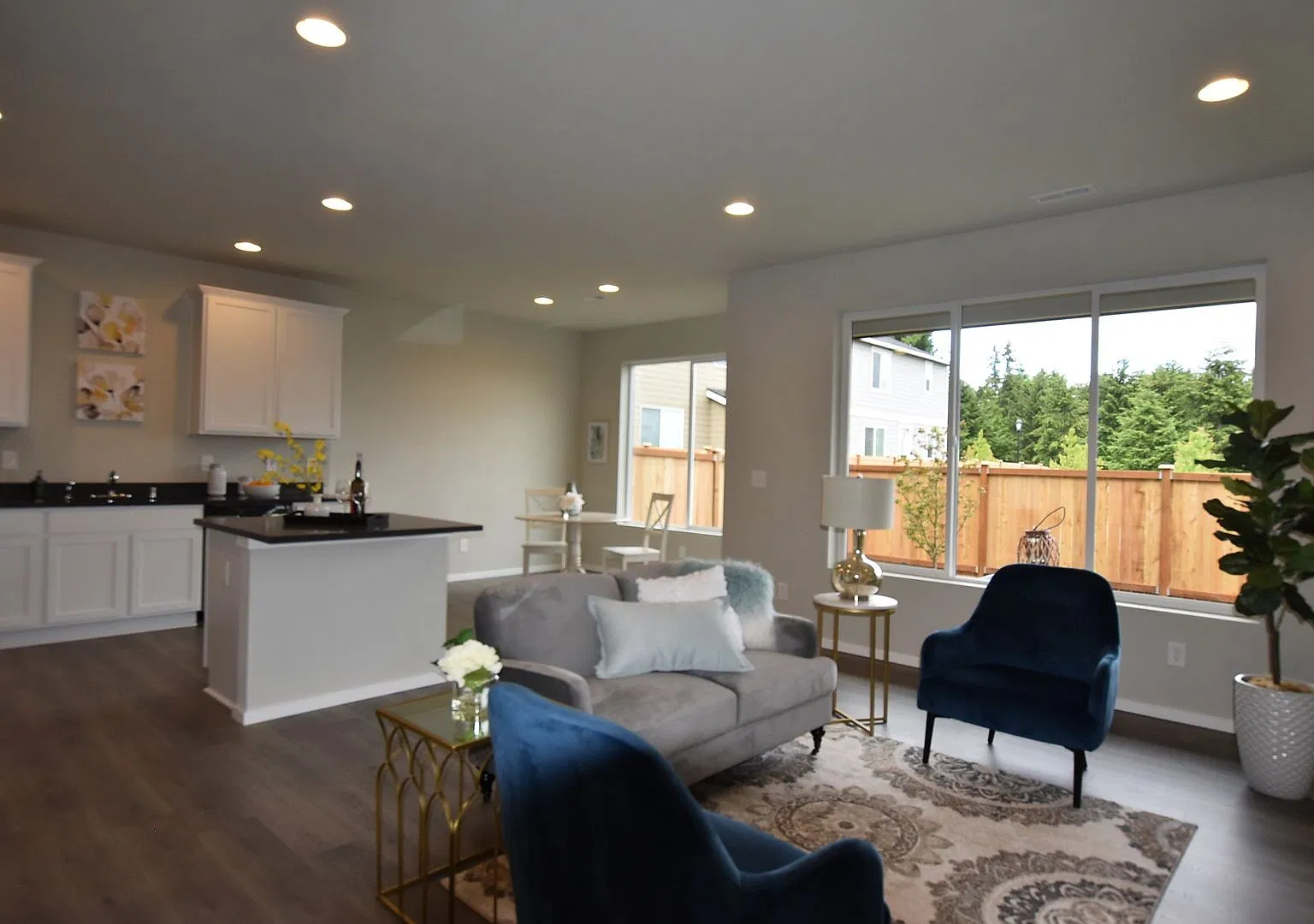 High End Townhouse next to Sports Complex and other Amenities! — Photo 2