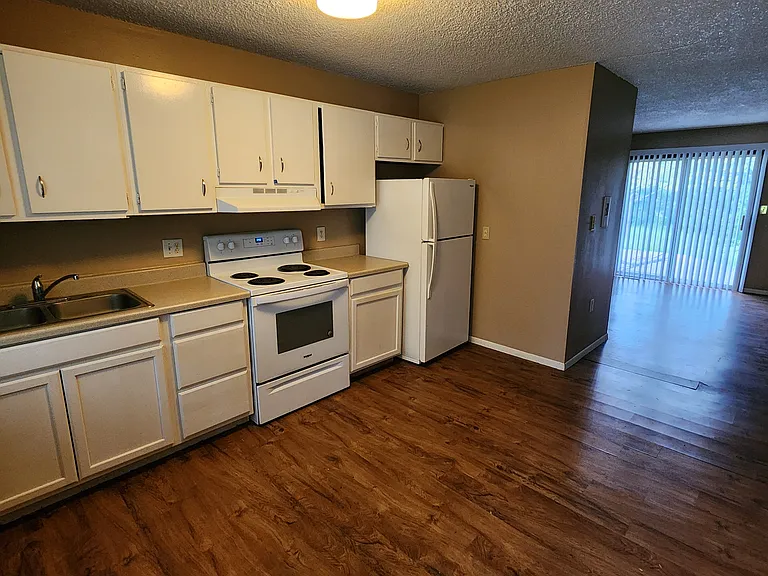 1310 E North St #6 — Photo 1
