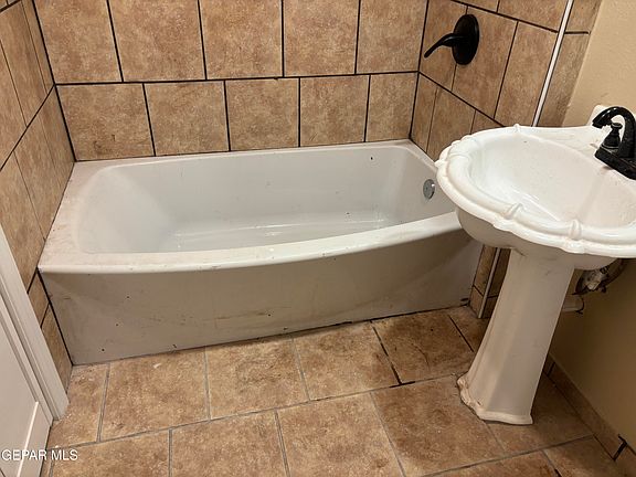 4th image of 3527 E Missouri Ave #4