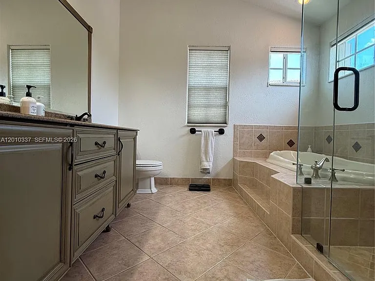 1070 Capistrano — Photo 47