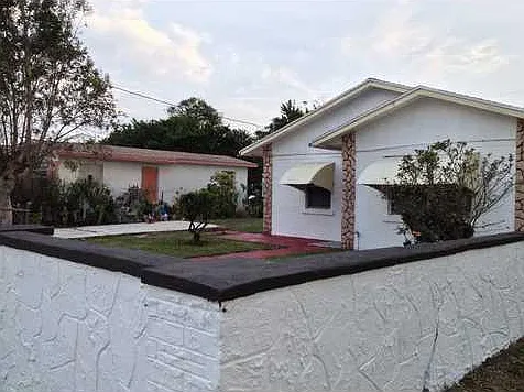 Pet Friendly 3 Bedroom Single Family Home in Riviera Beach — Photo 2