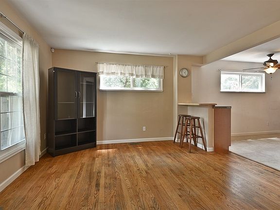 4th image of 1171 N Rosemary St