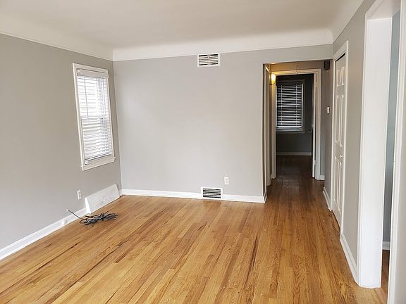 2nd image of 547 E Breckenridge St