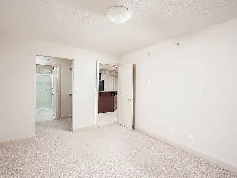 4415 48th St — Photo 9