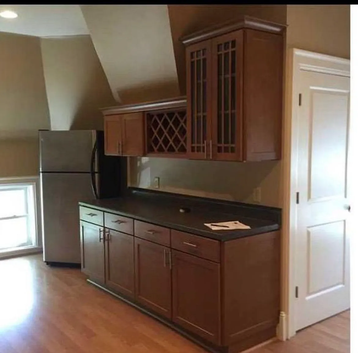 3 bed, 1000 sqft, $1,575 — Photo 3