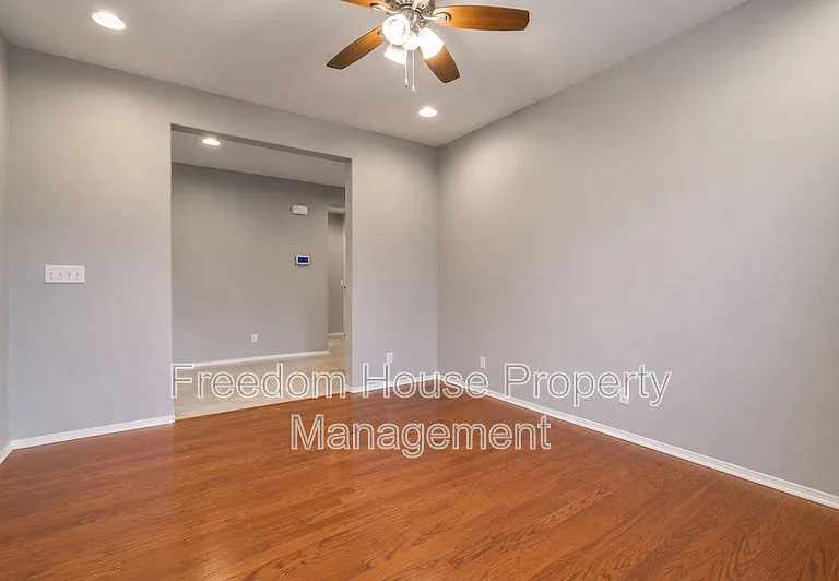 5465 Finestra St — Photo 21