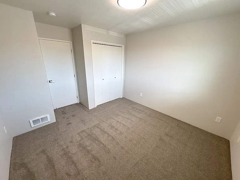 5641-5643-5645-5 N Hills Dr — Photo 18