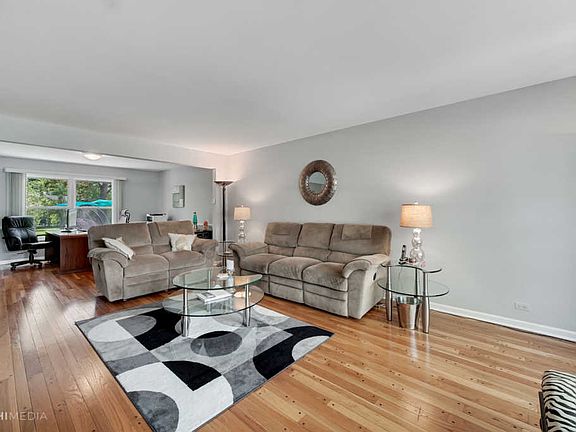 5th image of 113 Graymoor Ln