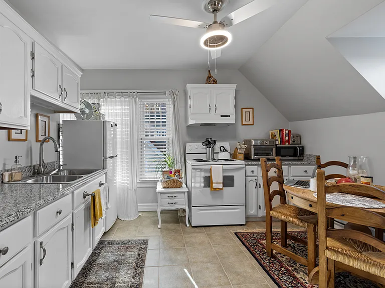_ Kitchen
_ No dishwasher
_ Dining for 4