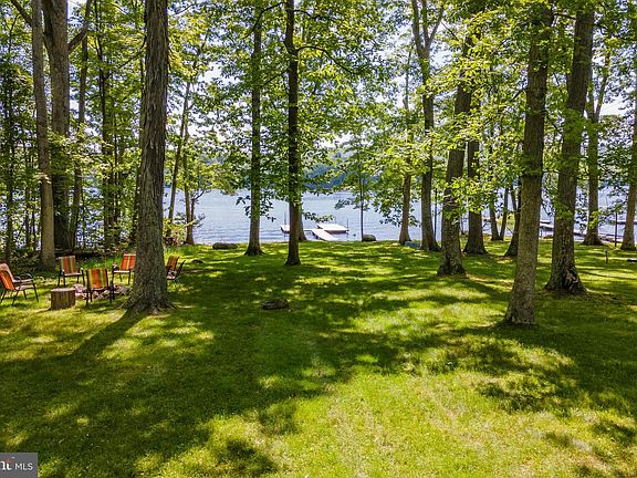2nd image of 588 Lake Forest Dr