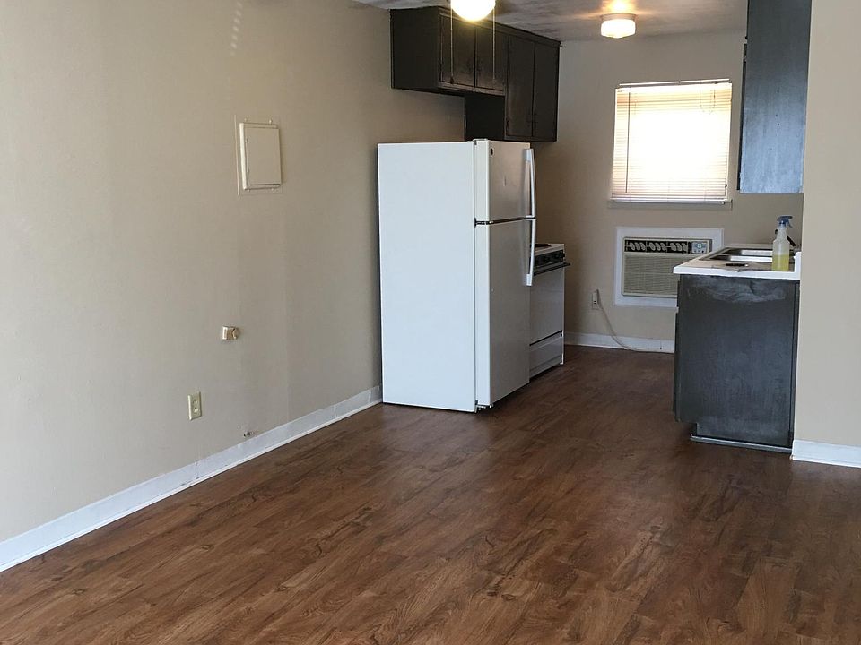 LIVING ROOM/KITCHEN