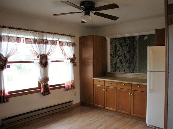 4th image of 828 Beach Ave