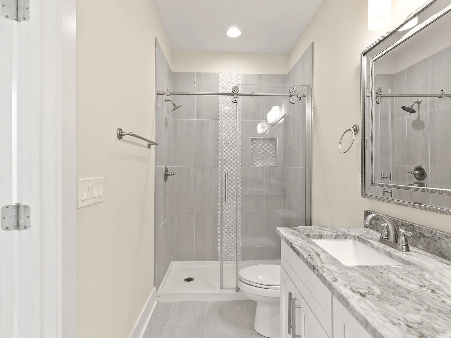 2 bed, 2.5 bath, 1506 sqft, $2,400 — Photo 1