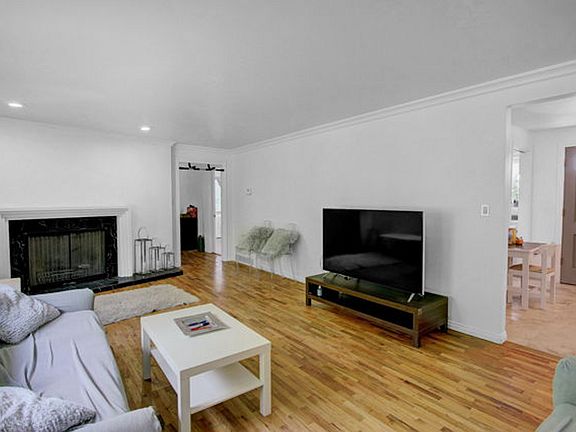 3rd image of 4605 S Ledgemont Dr