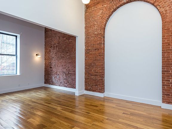 3rd image of 947 Willoughby Ave #209