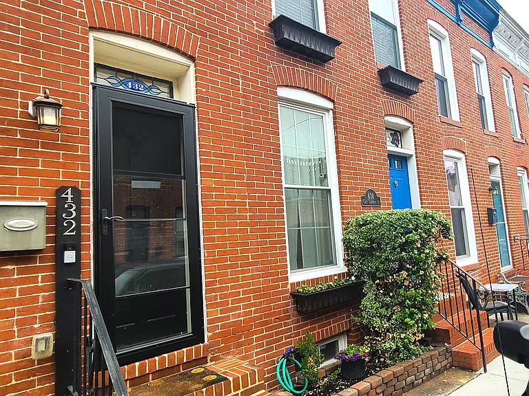 432 E Clement St — Photo 2