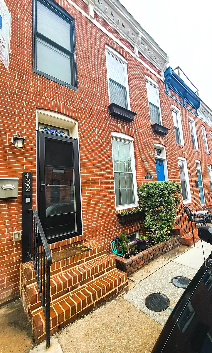Building Photo - 432 E Clement St
