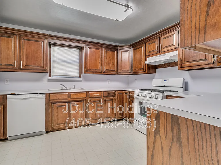 122 W Marshall Dr — Photo 11