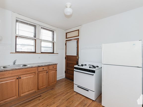 4th image of 2625 W Berwyn Ave #3