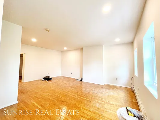 Rented by Sunrise Real Estate | media 45