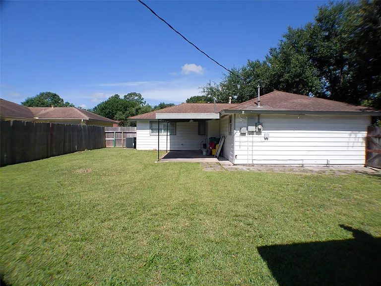 1301 Glenmore Dr — Photo 32