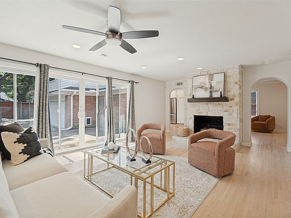 5th image of 806 Knott Pl