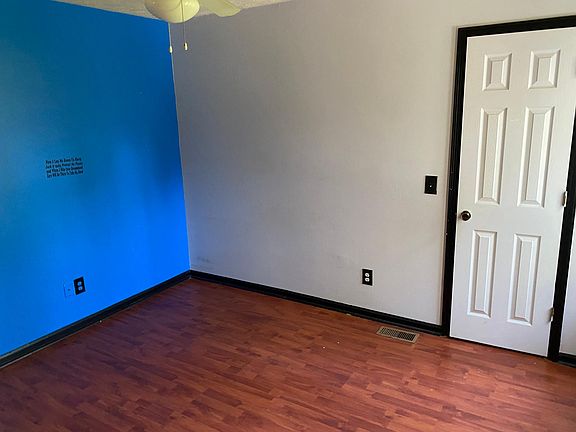 Second upstairs bedroom