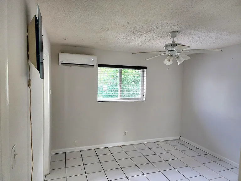 750 SW 2nd St #2 — Photo 6
