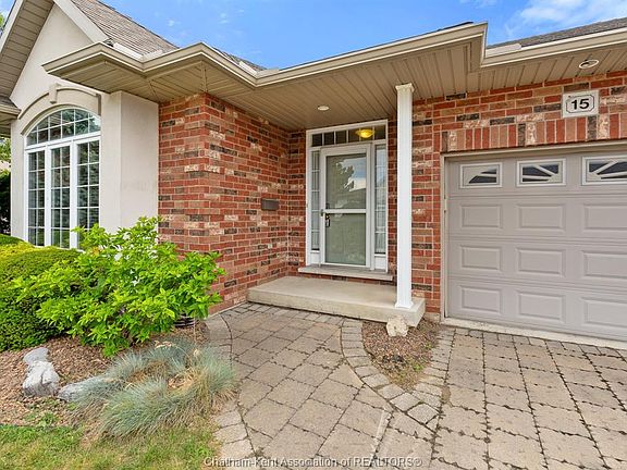 4th image of 15 Oakgrove Ln