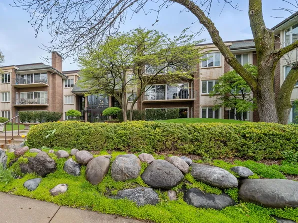 3 Oak Brook Club Dr APT E305, Oak Brook, IL 60523