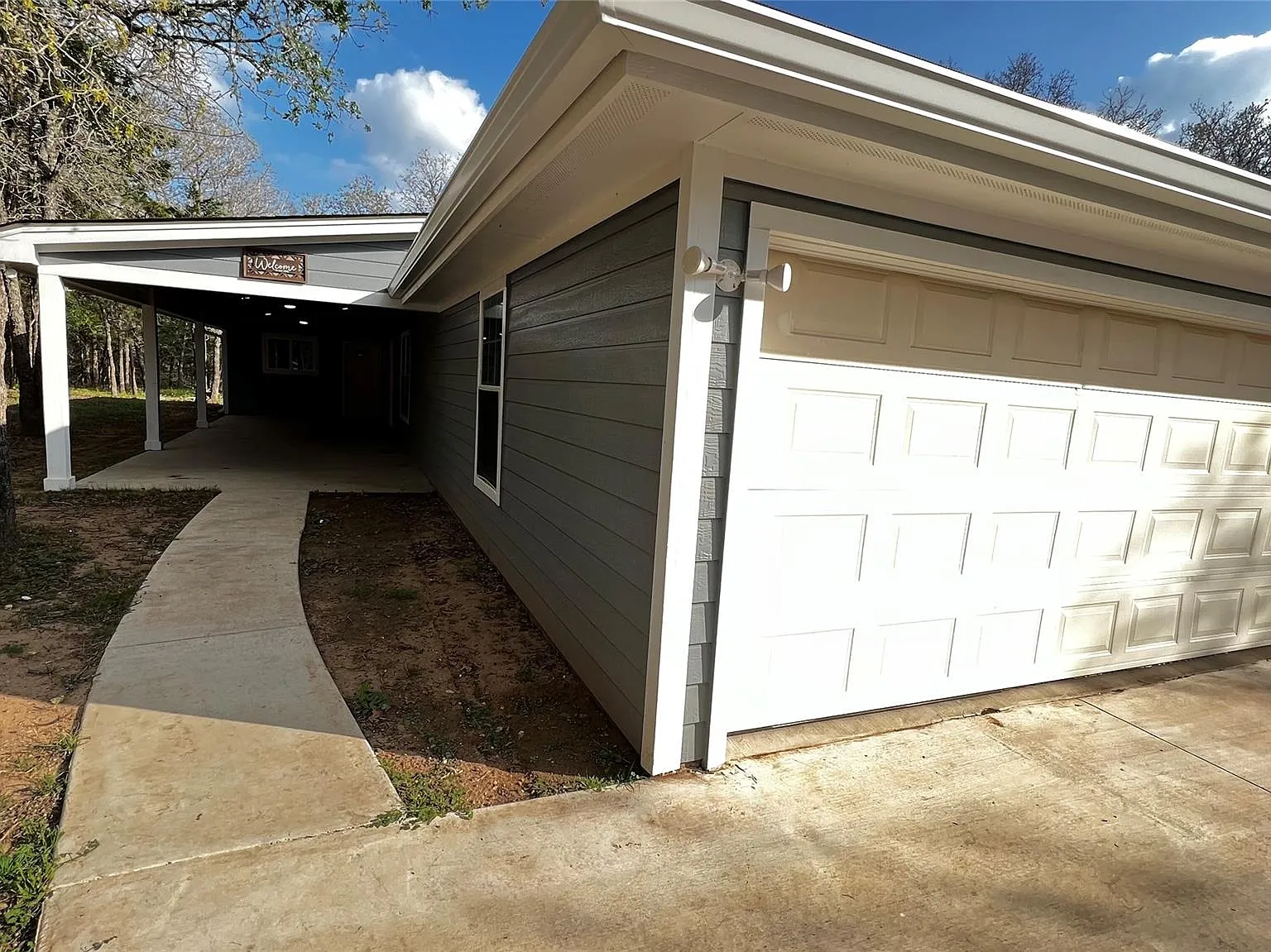 4 bed, 3.0 bath, 2160 sqft, $2,300 — Photo 4