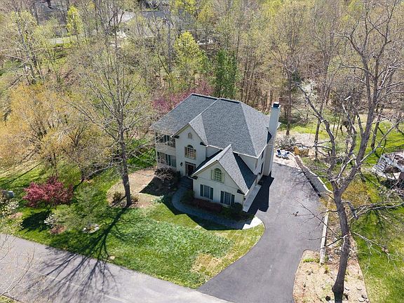 2nd image of 3255 Avebury Ln