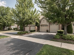 1853 Turtle Creek Dr, Aurora, IL 60503