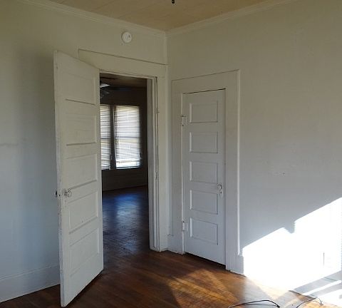 5th image of 1015 Wagner St