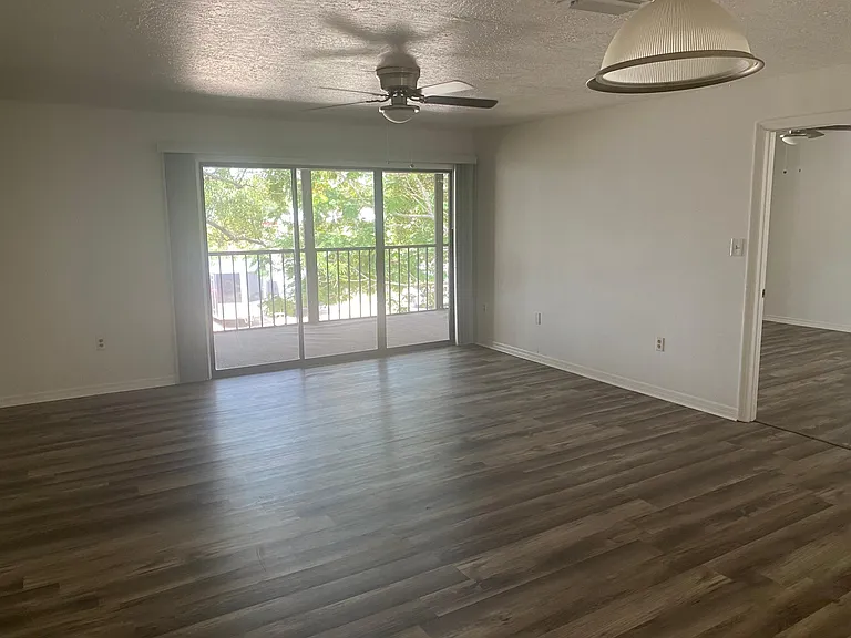 317 La Paloma Ln — Photo 3