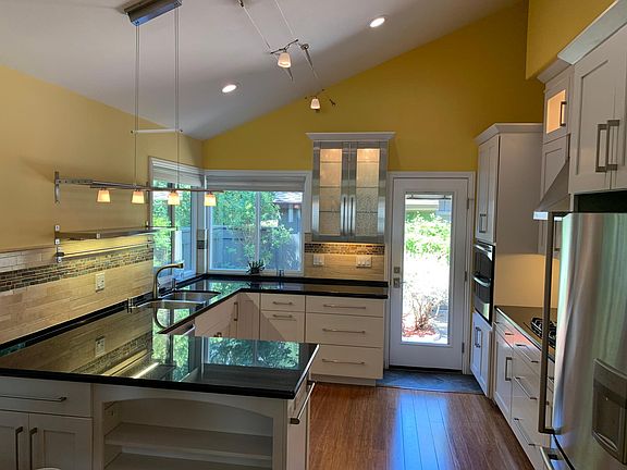 2nd image of 308 Willow Hill Ct