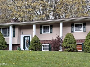 104 Jonslea Ln, Moscow, PA 18444