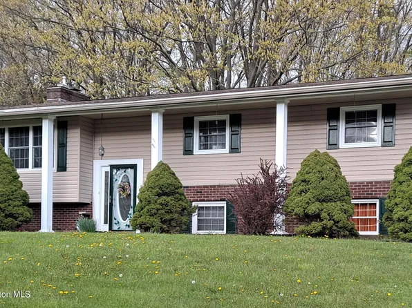104 Jonslea Ln, Moscow, PA 18444