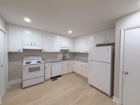 5th image of 104 Stowe Pl #A