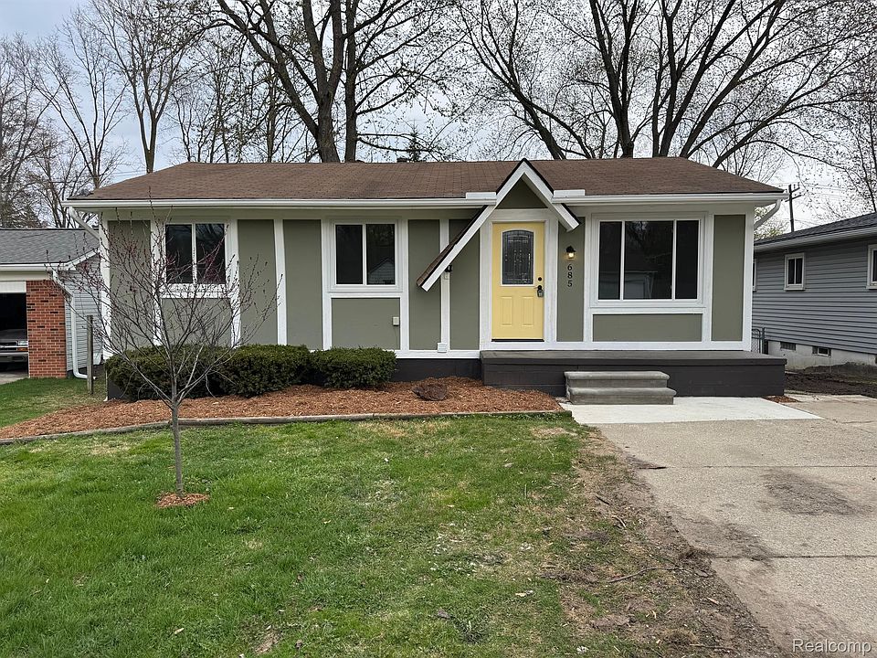 1st image of 685 Ledyard St