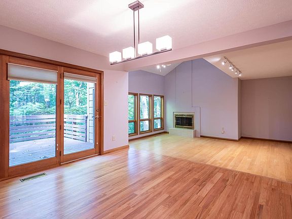 5th image of 2360 E Linden Hill Dr