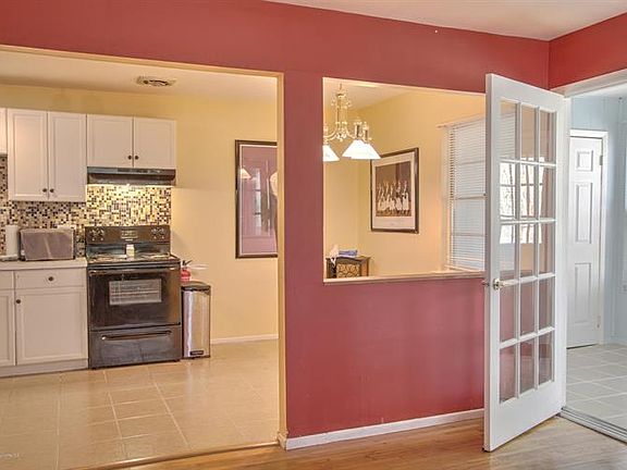 4th image of 221 Columbine Ave #C