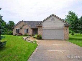 210 Mayfield, Leonard, MI 48367